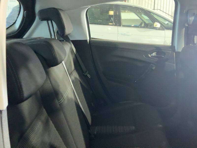 Peugeot 208 1.2 e-VTi Allure — zdjęcie 14