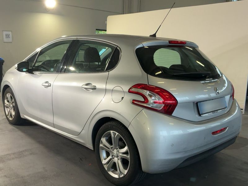 Peugeot 208 1.2 e-VTi Allure — zdjęcie 3