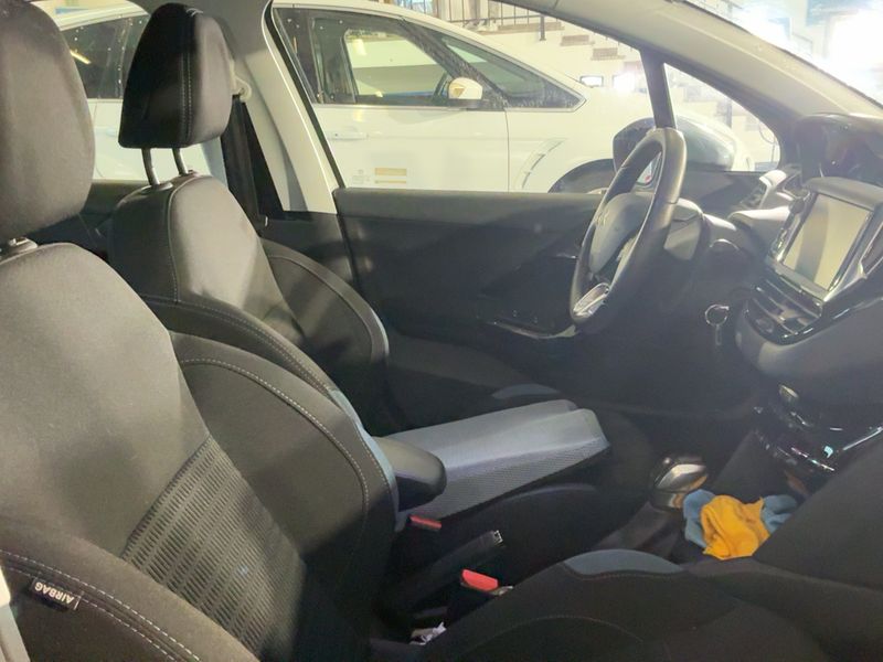 Peugeot 208 1.2 e-VTi Allure — zdjęcie 11