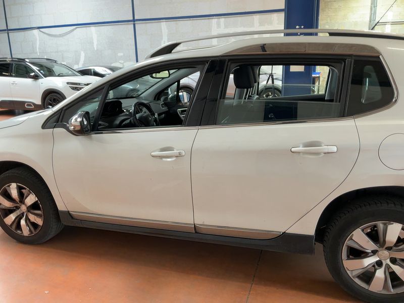 Peugeot 2008 1.2 PureTech Allure — zdjęcie 4