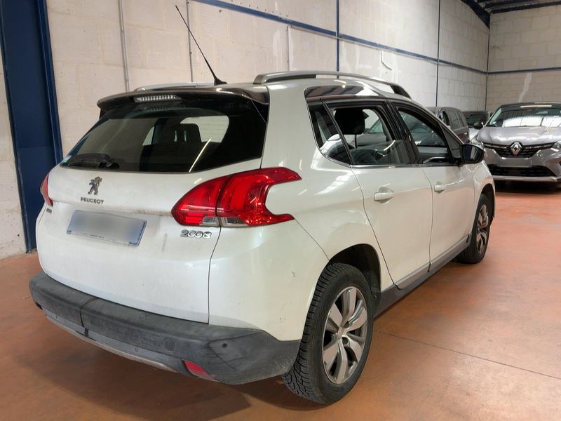 Peugeot 2008 1.2 PureTech Allure — zdjęcie 6