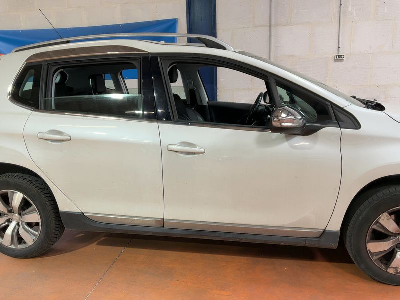 Peugeot 2008 1.2 PureTech Allure — zdjęcie 7