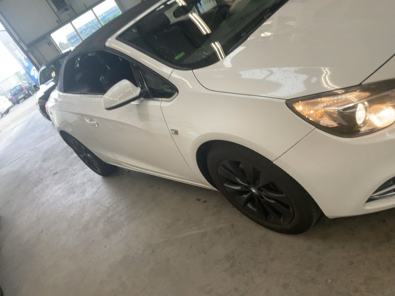 Opel Cascada 1.6 SIDI Turbo Excellence — zdjęcie 8