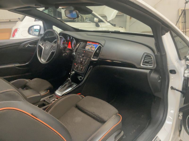 Opel Cascada 1.6 SIDI Turbo Excellence — zdjęcie 12