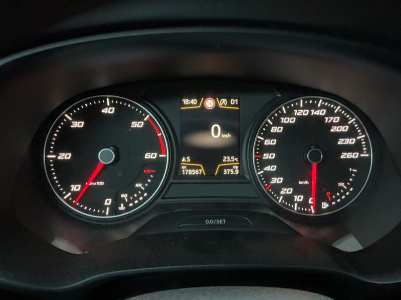 Seat Leon 2.0 TDI FR — zdjęcie 13