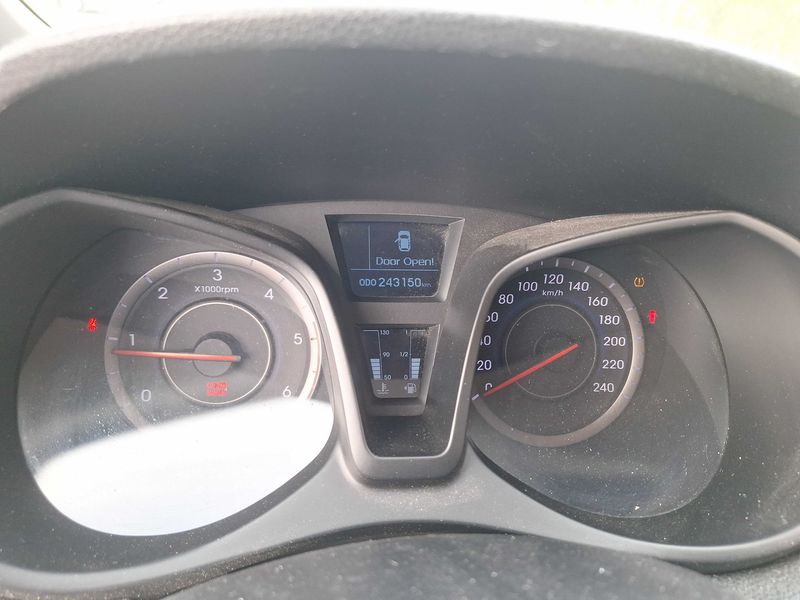 Hyundai ix20 1.6 CRDi Premium — zdjęcie 12