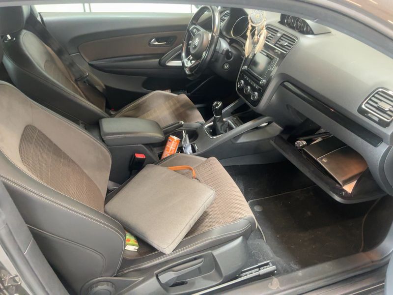 Volkswagen Scirocco 2.0 TSI BlueMotion Tech — zdjęcie 11