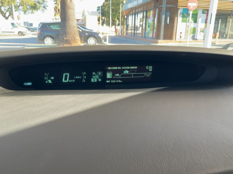 Toyota Prius 1.8 Plug-in Hybrid Advance — zdjęcie 13