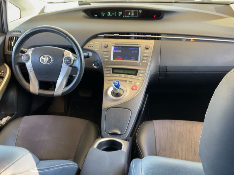 Toyota Prius 1.8 Plug-in Hybrid Advance — zdjęcie 12
