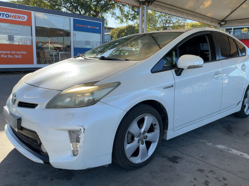 Toyota Prius 1.8 Plug-in Hybrid Advance — zdjęcie 2
