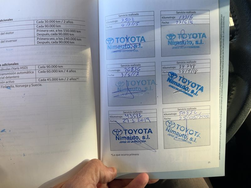 Toyota Prius 1.8 Plug-in Hybrid Advance — zdjęcie 23