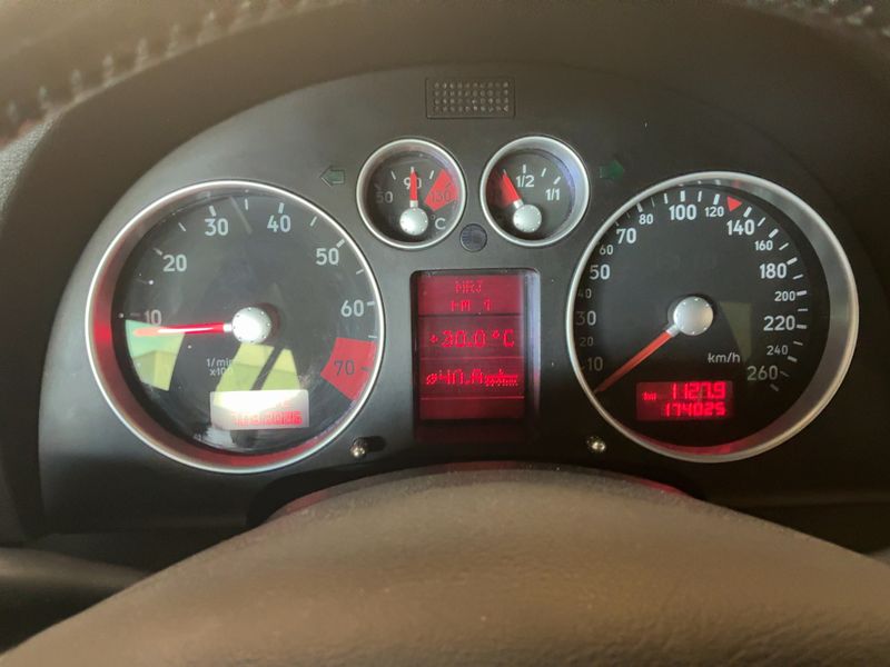 Audi TT 1.8 Turbo Coupe — zdjęcie 13