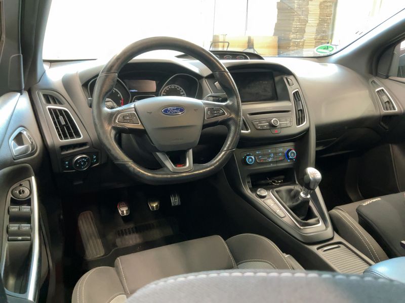 Ford Focus 2.0 EcoBoost ST — zdjęcie 12