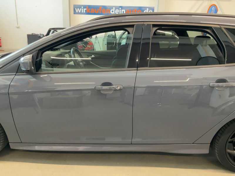 Ford Focus 2.0 EcoBoost ST — zdjęcie 4