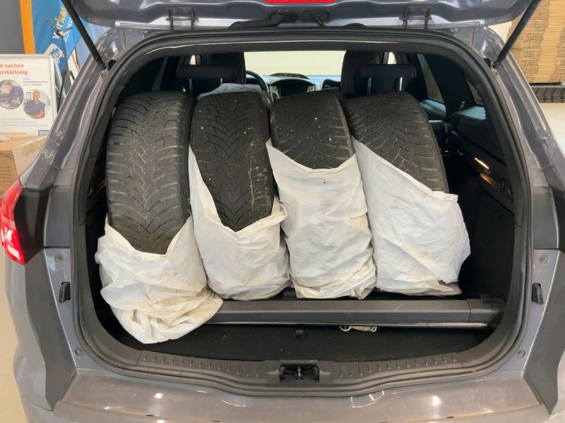 Ford Focus 2.0 EcoBoost ST — zdjęcie 10