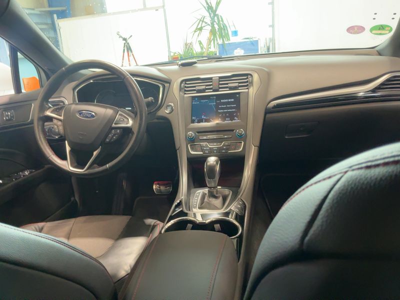 Ford Mondeo 2.0 EcoBoost ST-Line — zdjęcie 12