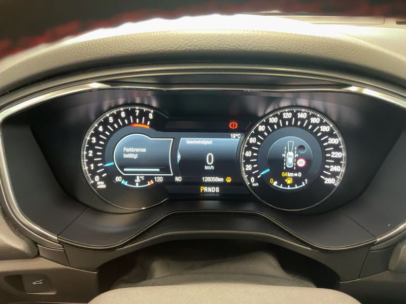 Ford Mondeo 2.0 EcoBoost ST-Line — zdjęcie 13