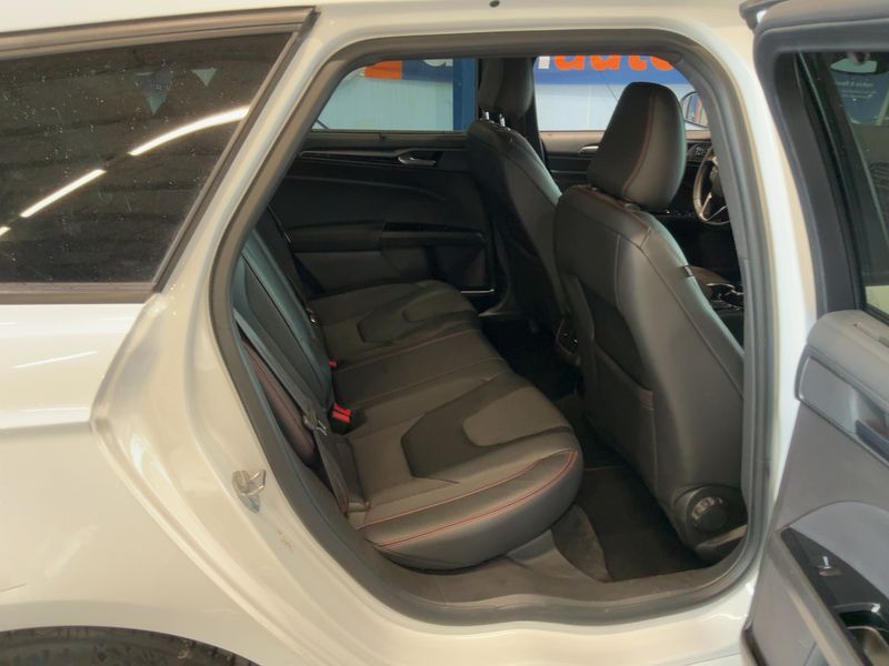 Ford Mondeo 2.0 EcoBoost ST-Line — zdjęcie 14