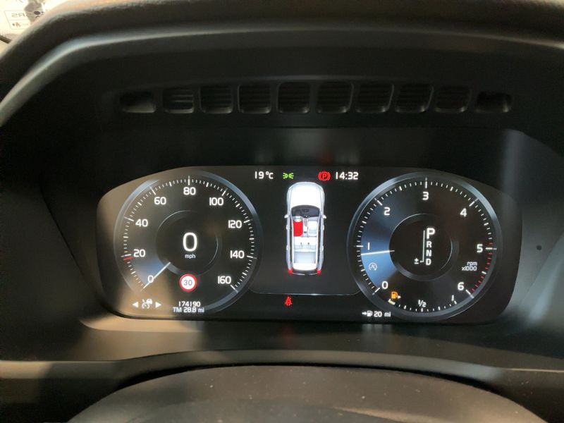 Volvo XC90 2.0 D5 Inscription AWD — zdjęcie 13