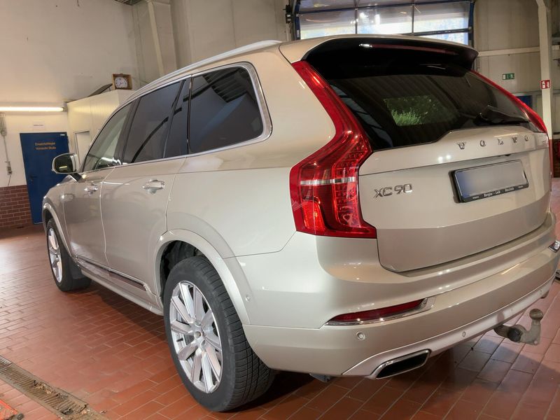 Volvo XC90 2.0 D5 Inscription AWD — zdjęcie 3