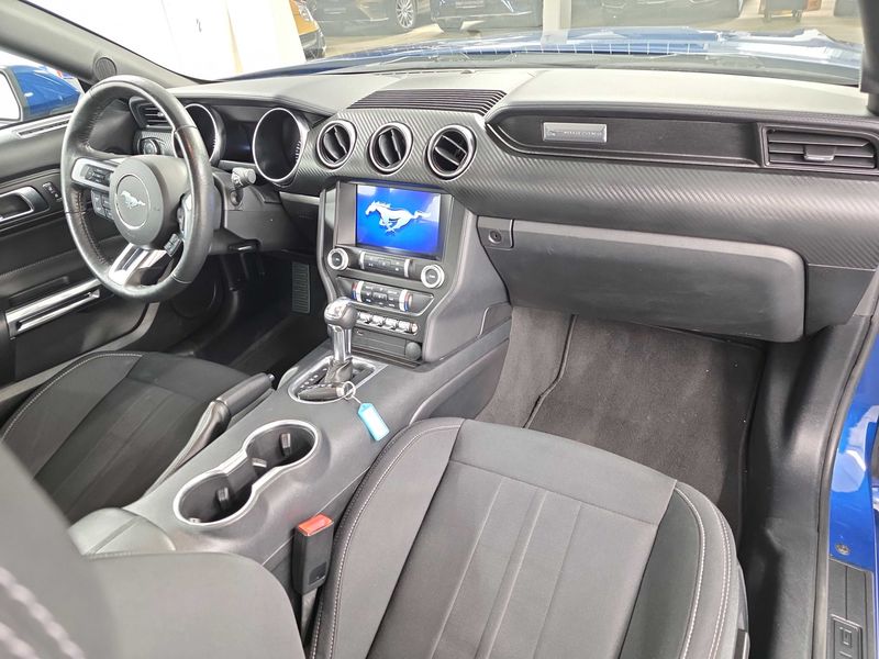 Ford Mustang 2.3 EcoBoost Fastback — zdjęcie 11