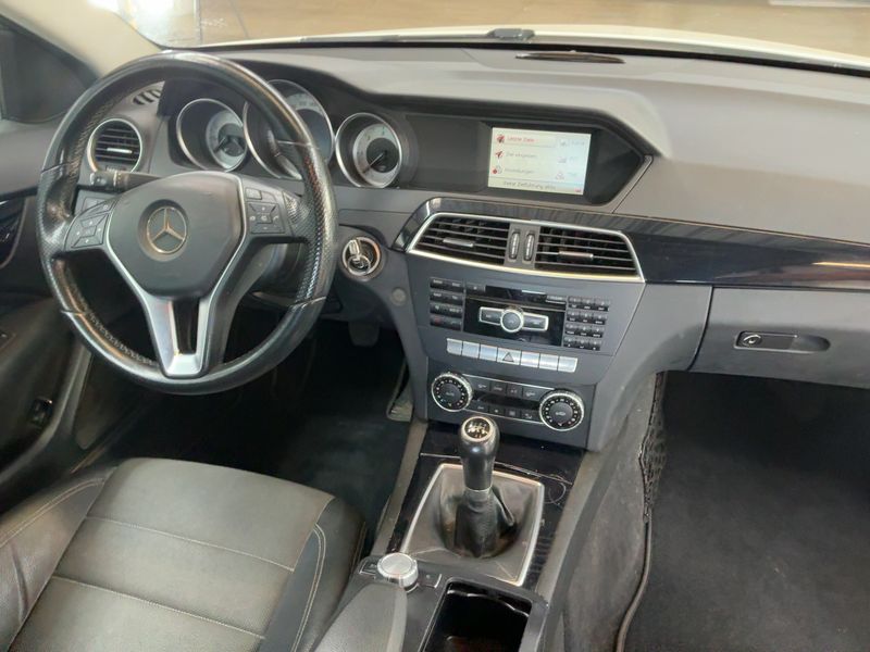 Mercedes-Benz C-Klasse C 220 CDI BlueEfficiency — zdjęcie 12