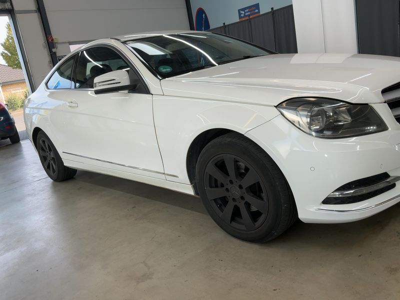 Mercedes-Benz C-Klasse C 220 CDI BlueEfficiency — zdjęcie 8