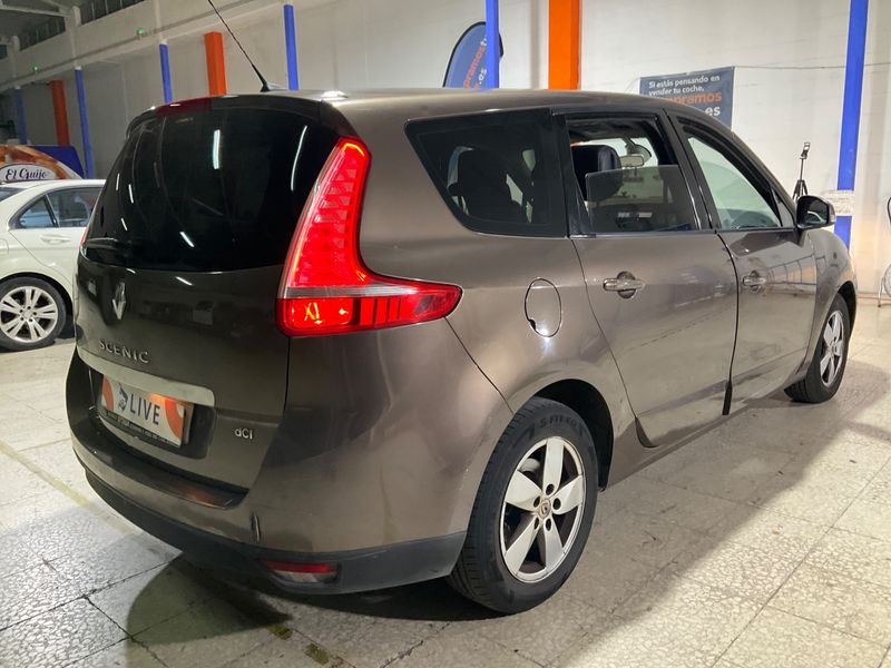 Renault Grand Scenic 1.5 dCi Dynamique — zdjęcie 2