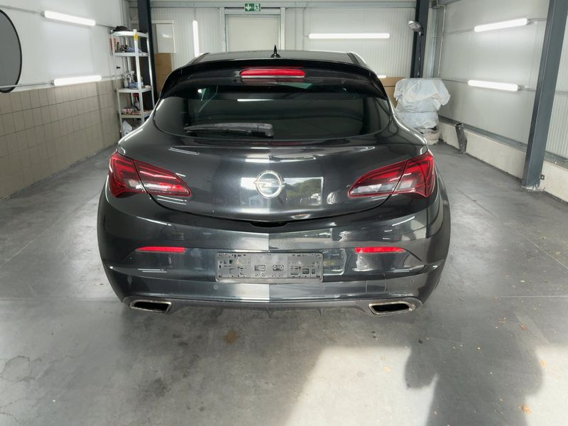 Opel Astra GTC 2.0 Turbo OPC — zdjęcie 5