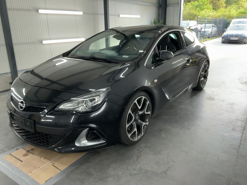 Opel Astra GTC 2.0 Turbo OPC — zdjęcie 2