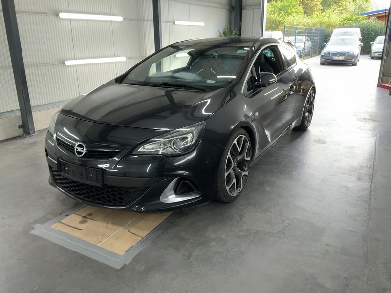 Opel Astra GTC 2.0 Turbo OPC — zdjęcie 1