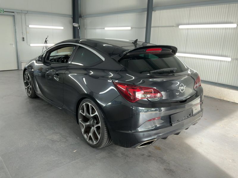 Opel Astra GTC 2.0 Turbo OPC — zdjęcie 3