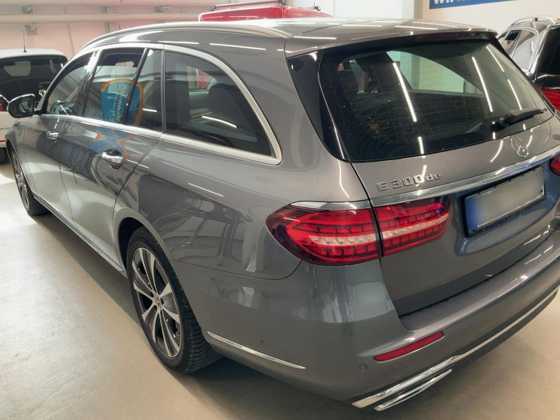 Mercedes-Benz E-Klasse E 300 de T Exclusive — zdjęcie 3