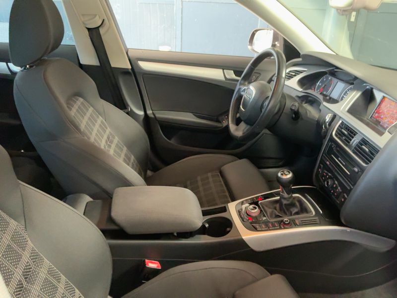 Audi A4 2.0 TDI Ambition — zdjęcie 11