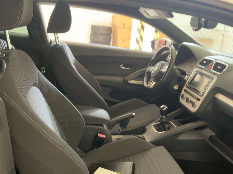 Volkswagen Scirocco 2.0 TDI BlueMotion Tech — zdjęcie 11