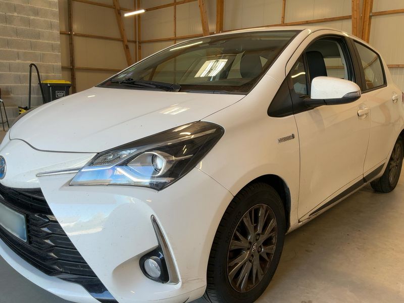 Toyota Yaris 1.5 Hybrid Dynamic — zdjęcie 2