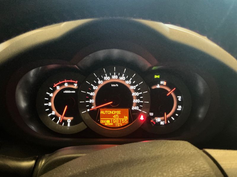 Toyota RAV 4 2.2 D-4D Life 4x4 — zdjęcie 13