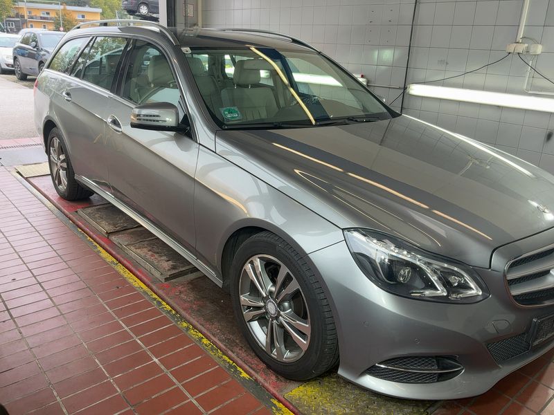 Mercedes-Benz E-Klasse E 300 CGI T BlueEfficiency 4Matic Avantgarde — zdjęcie 8