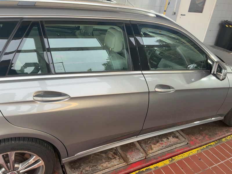 Mercedes-Benz E-Klasse E 300 CGI T BlueEfficiency 4Matic Avantgarde — zdjęcie 7
