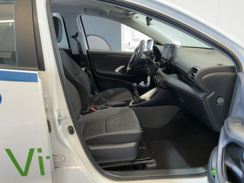 Toyota Yaris 1.0 Comfort — zdjęcie 11