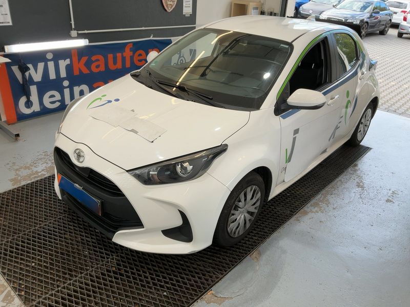 Toyota Yaris 1.0 Comfort — zdjęcie 1