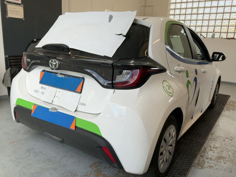 Toyota Yaris 1.0 Comfort — zdjęcie 6