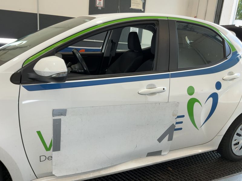 Toyota Yaris 1.0 Comfort — zdjęcie 4