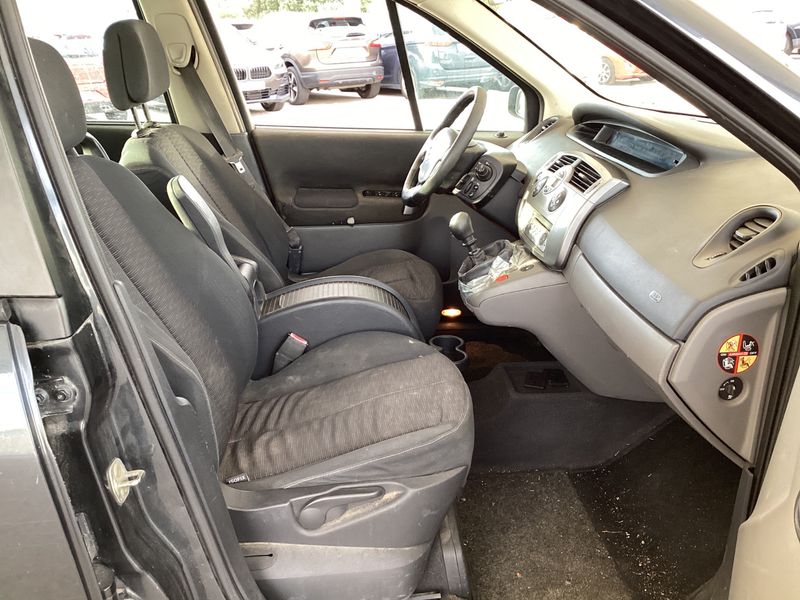 Renault Grand Scenic 1.9 dCi Dynamique — zdjęcie 3