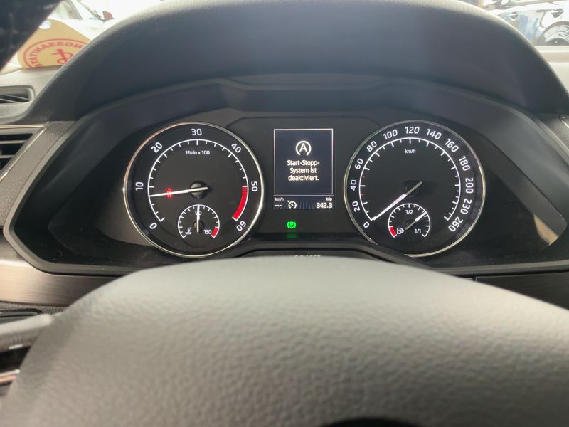 Skoda Superb 2.0 TDI Style — zdjęcie 13