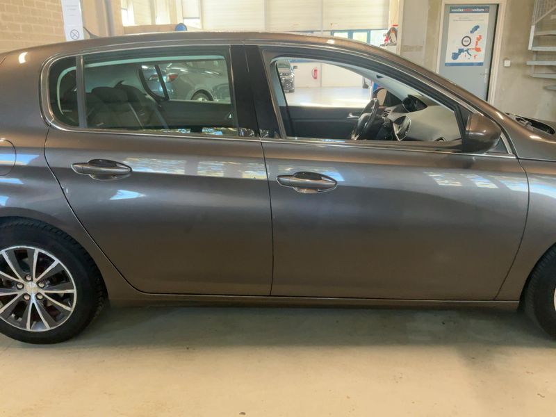 Peugeot 308 1.6 e-HDi Allure — zdjęcie 7