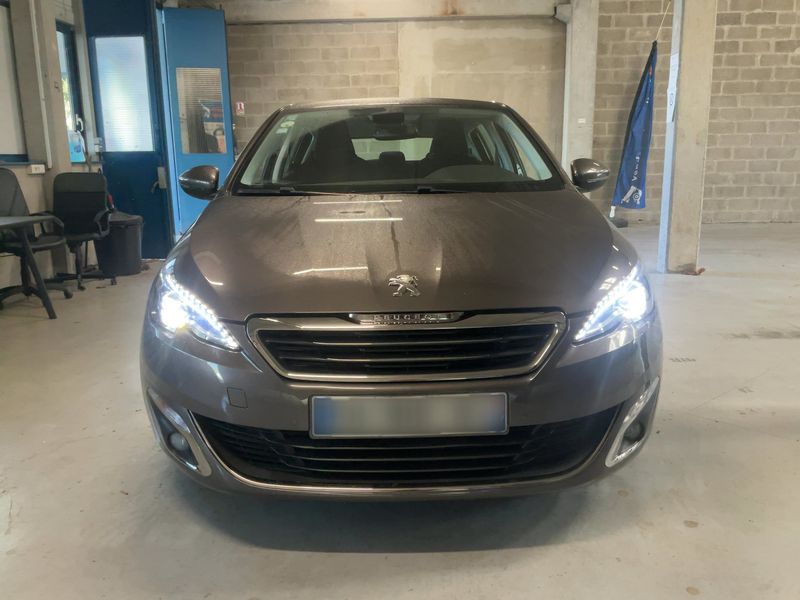 Peugeot 308 1.6 e-HDi Allure — zdjęcie 9