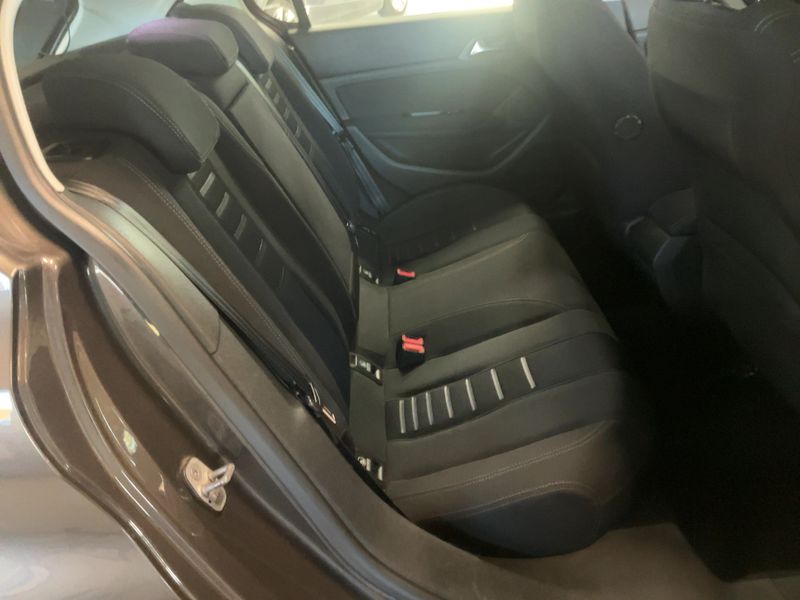 Peugeot 308 1.6 e-HDi Allure — zdjęcie 14