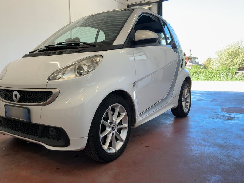 Smart fortwo electric drive 55 kW Electric drive Standard — zdjęcie 2