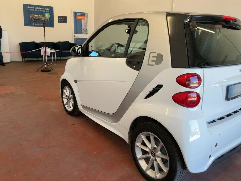 Smart fortwo electric drive 55 kW Electric drive Standard — zdjęcie 3